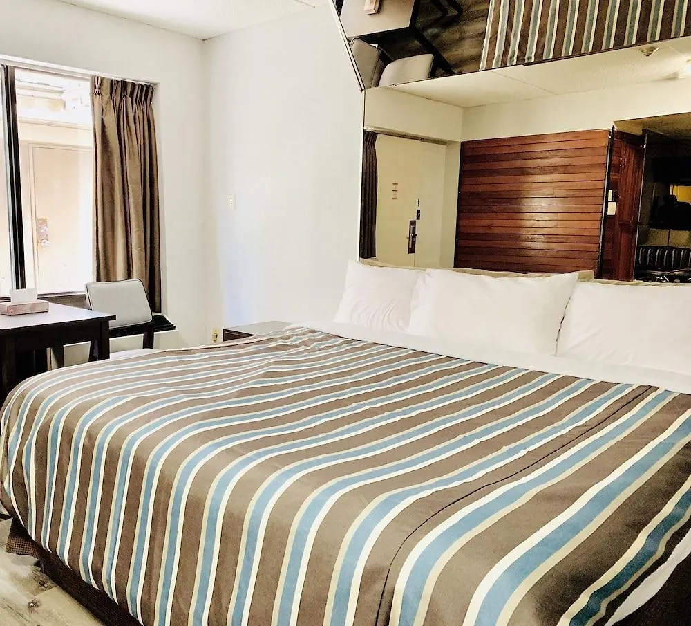*** Hotel Deluxe Inn Toronto Canadá