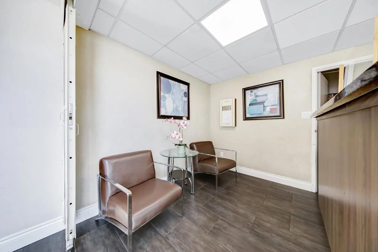 فندق ديلوكس إن تورونتو كندا