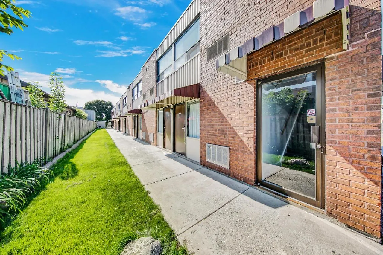 فندق ديلوكس إن تورونتو 3*,  كندا