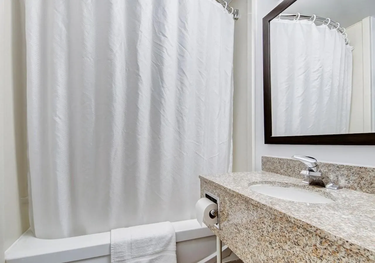 ***  فندق ديلوكس إن تورونتو كندا