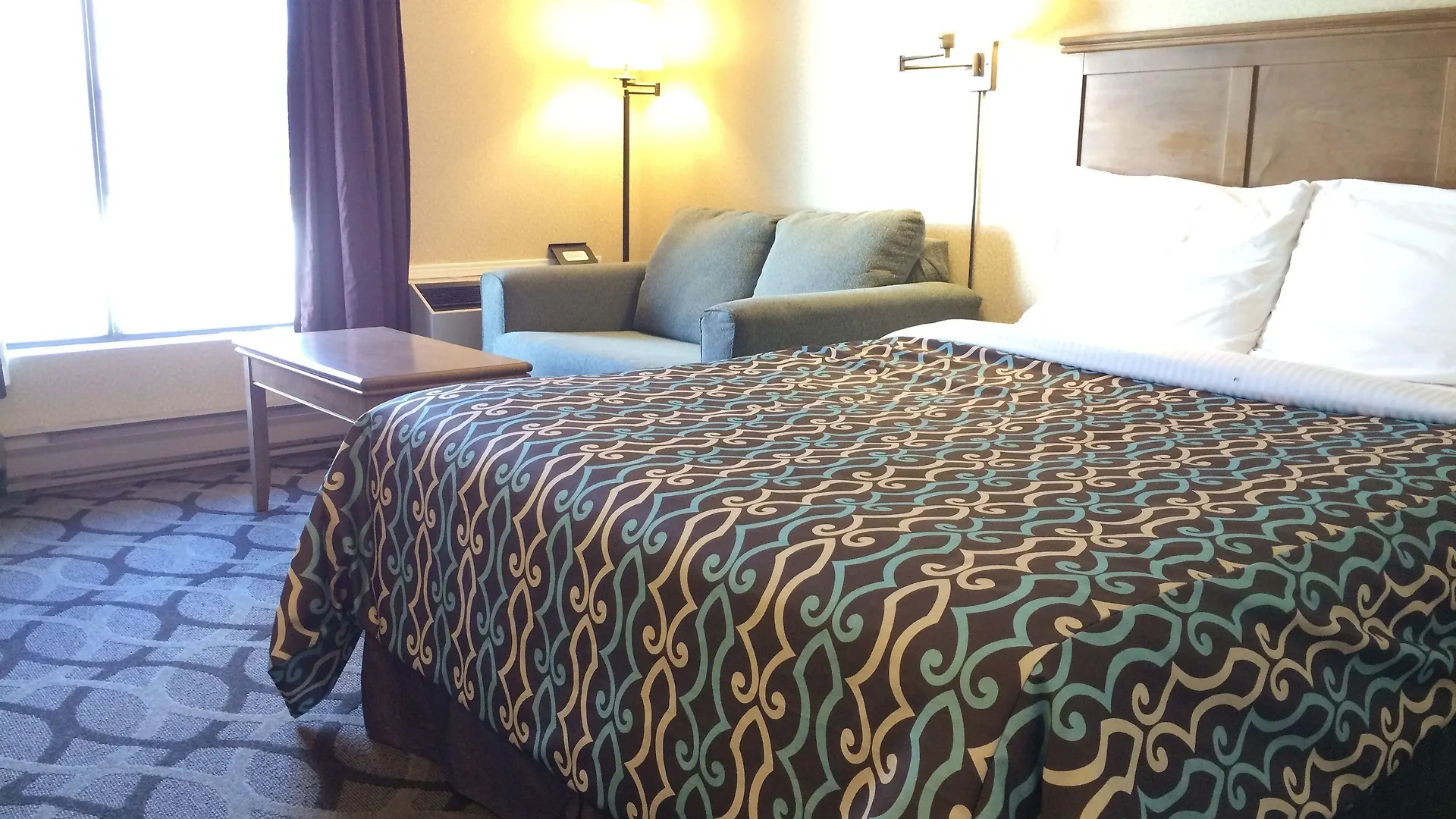 فندق ديلوكس إن تورونتو