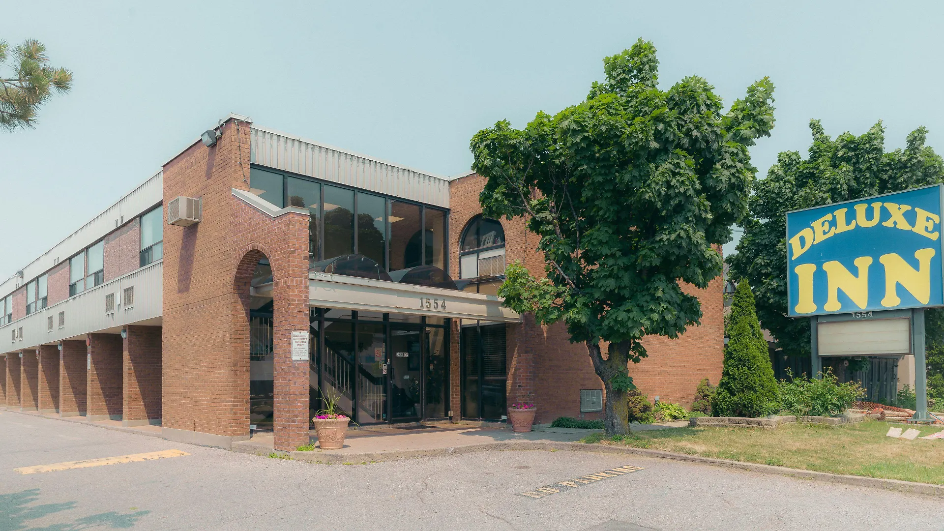 ***  فندق ديلوكس إن تورونتو كندا