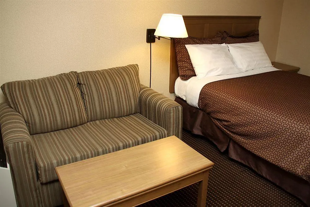 Deluxe Inn Toronto 3*,  Canadá