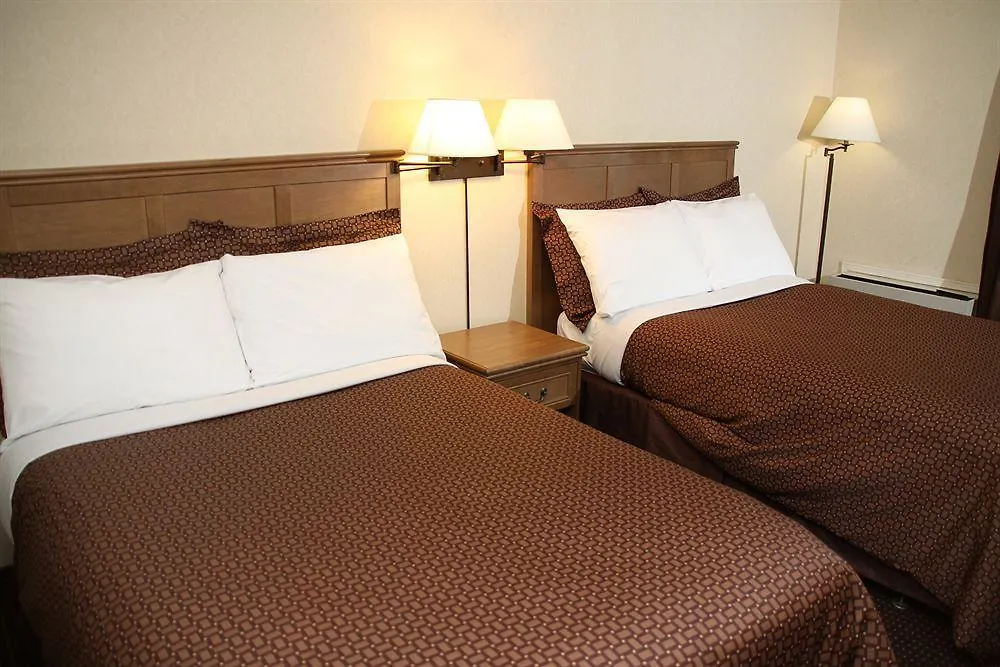 فندق ديلوكس إن تورونتو 3*,