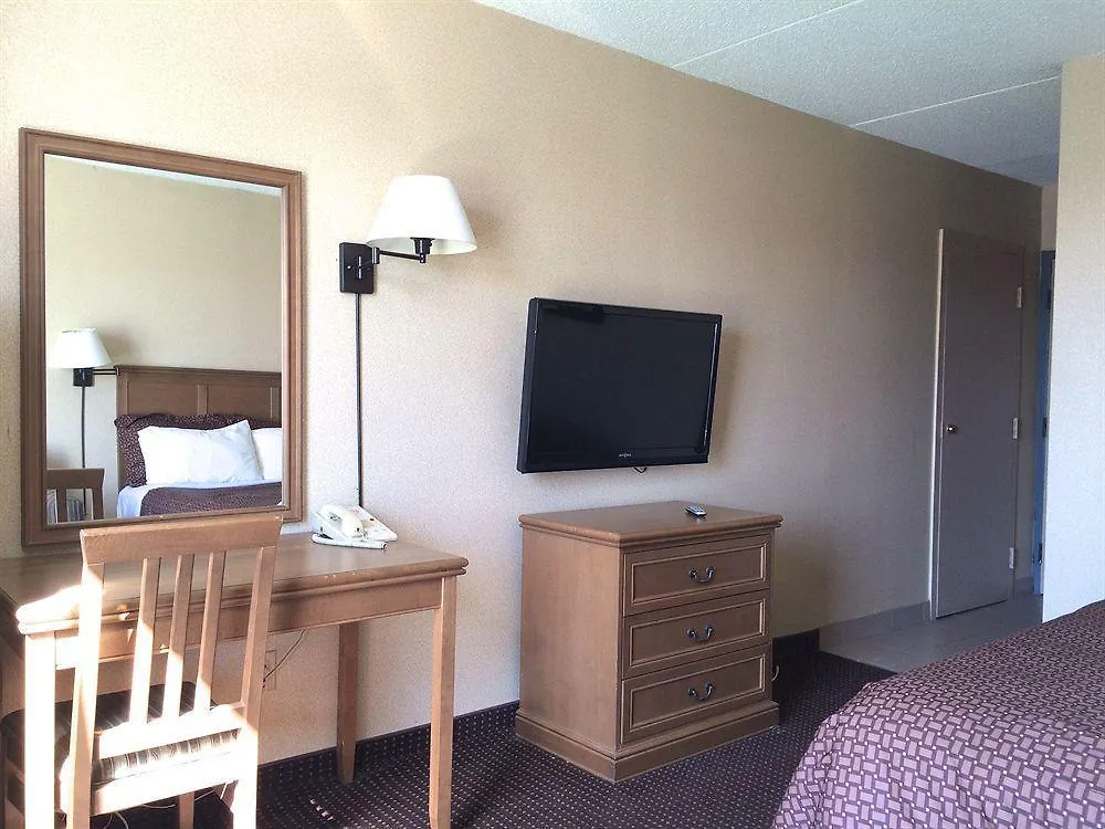 فندق ديلوكس إن تورونتو