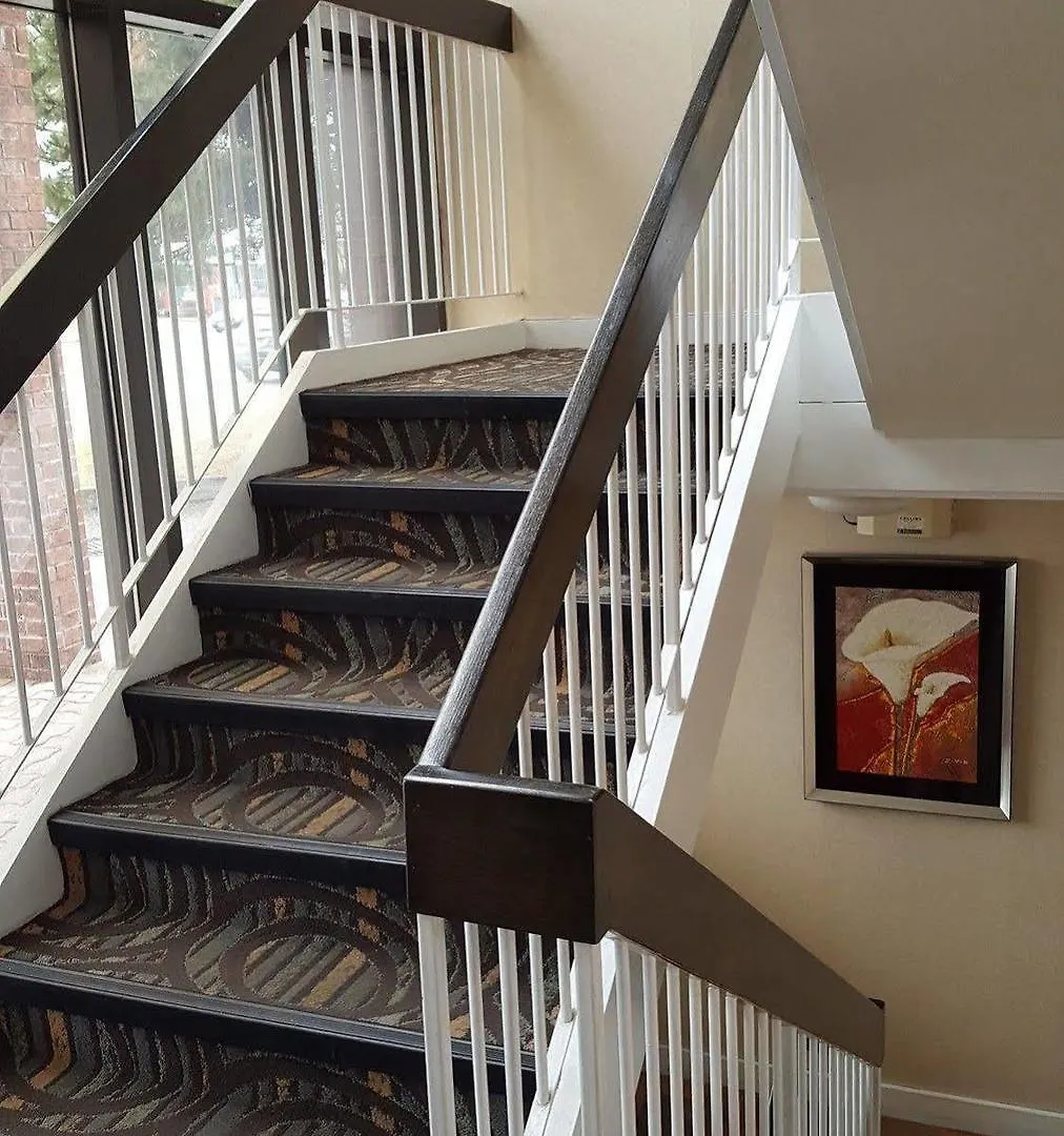 فندق ديلوكس إن تورونتو 3*,  كندا